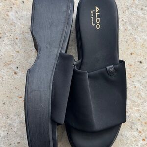 ALDO | “yassa” black platform sandals